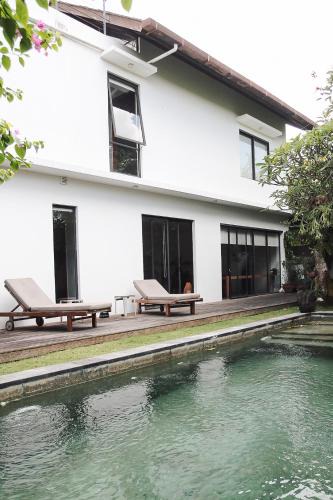 Nyuh Kuning Villa | Rumah Putih
