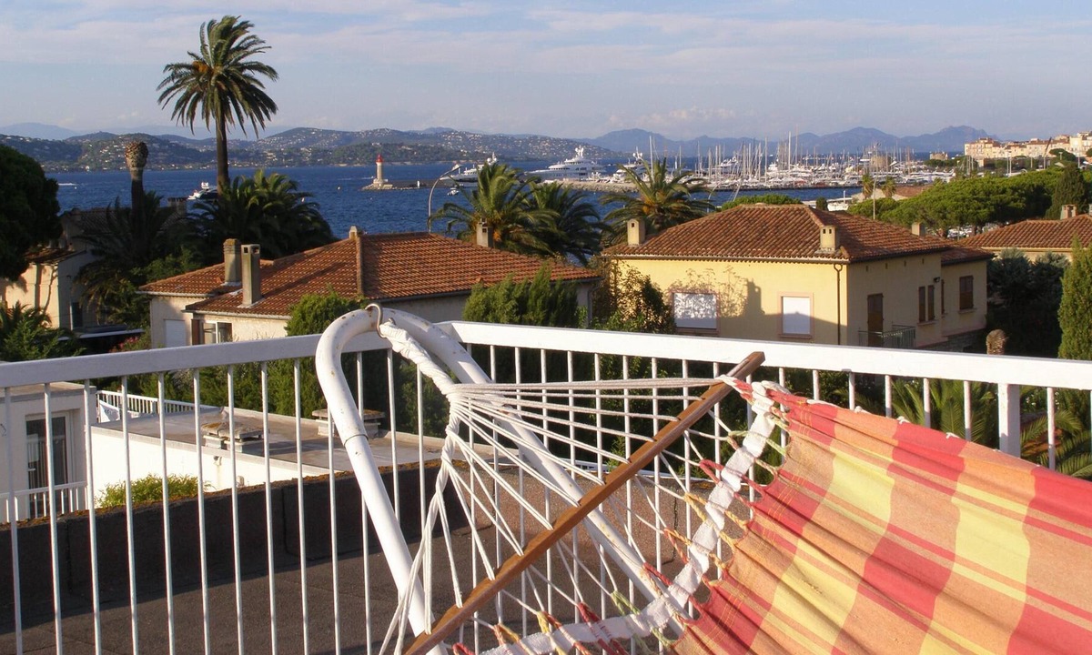 Saint-Tropez Apartment | Saint-Tropez Apartment new- 6 Pers-large terrace-Pk-pool-beach 50 m center 70