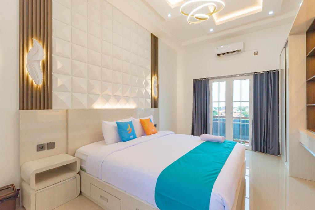 Tegal Hotel | Sans Hotel Sky Home Syariah Tegal