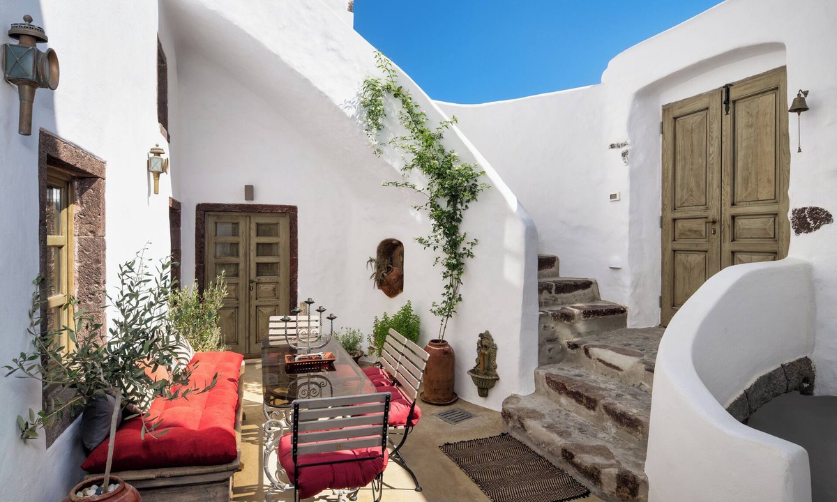 Pyrgos Villa | Santorini Vista Legacy Retreat - Live the history, wake to the view!