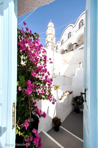 Pyrgos House | Santorinian Lava House