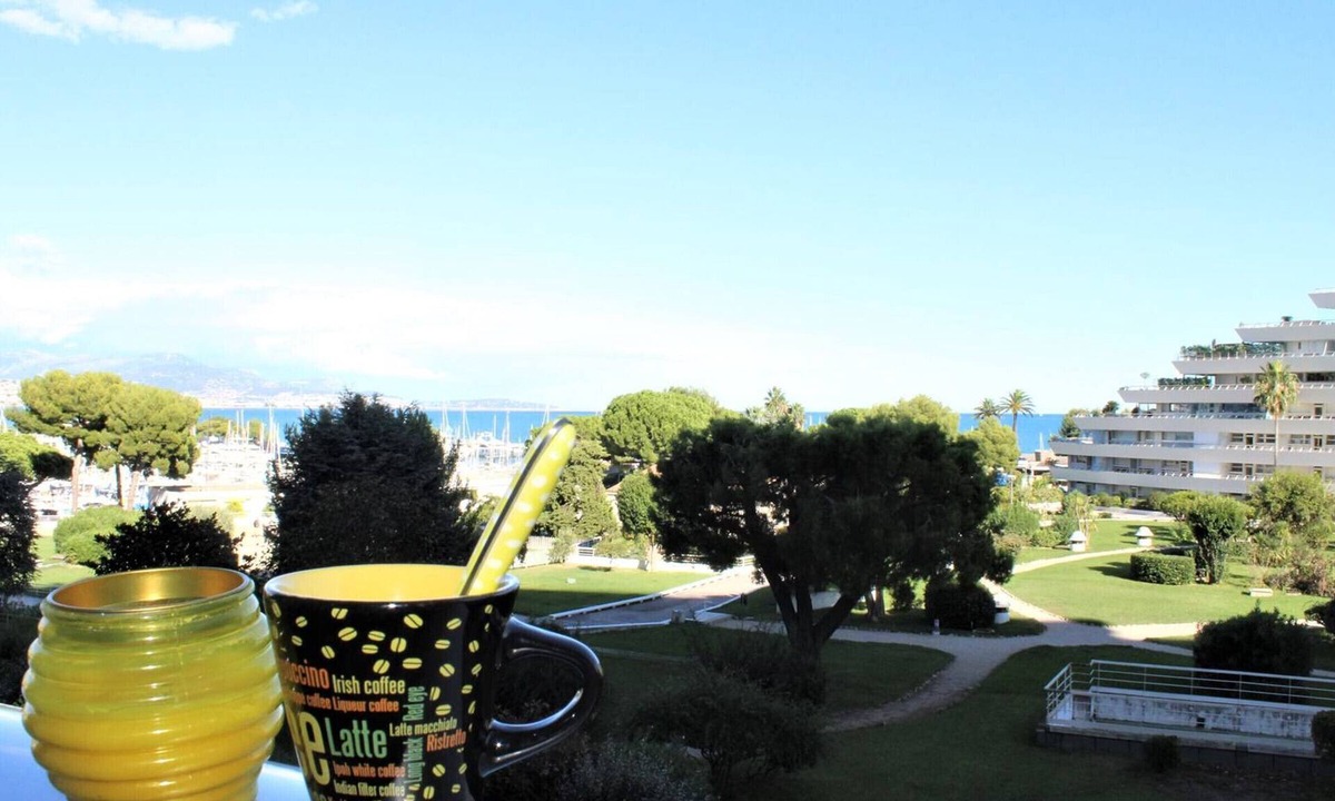 Villeneuve Loubet Beach Apartment | Seafront 2-Bedroom Apartment with Garden & Port Views, 10min to Train, Near Shops & Market