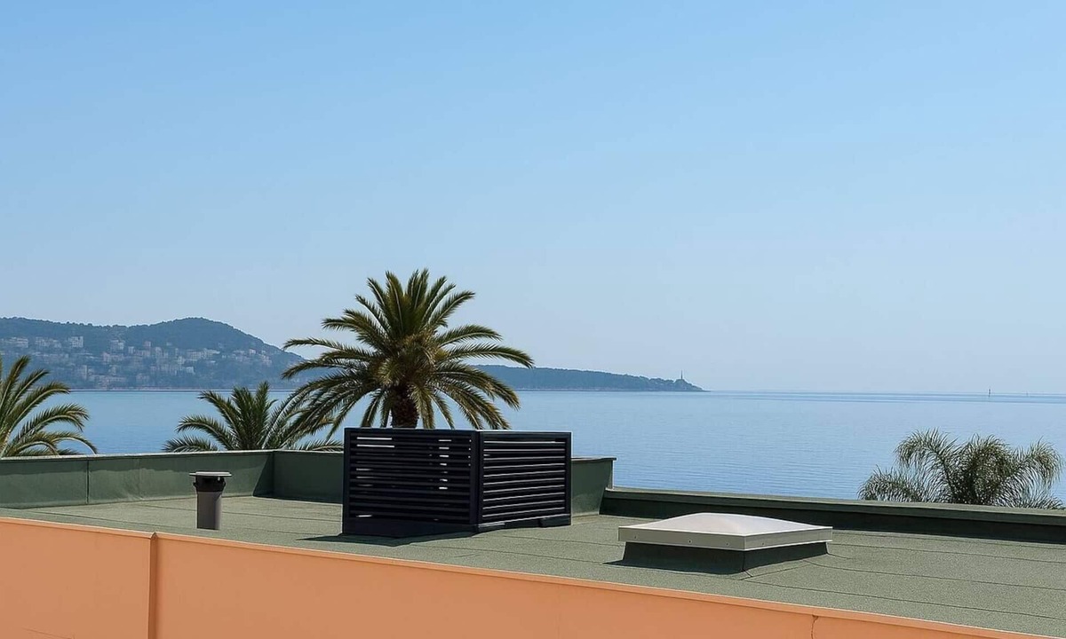 Fabron Apartment | Seafront apartment on the Promenade des Anglais