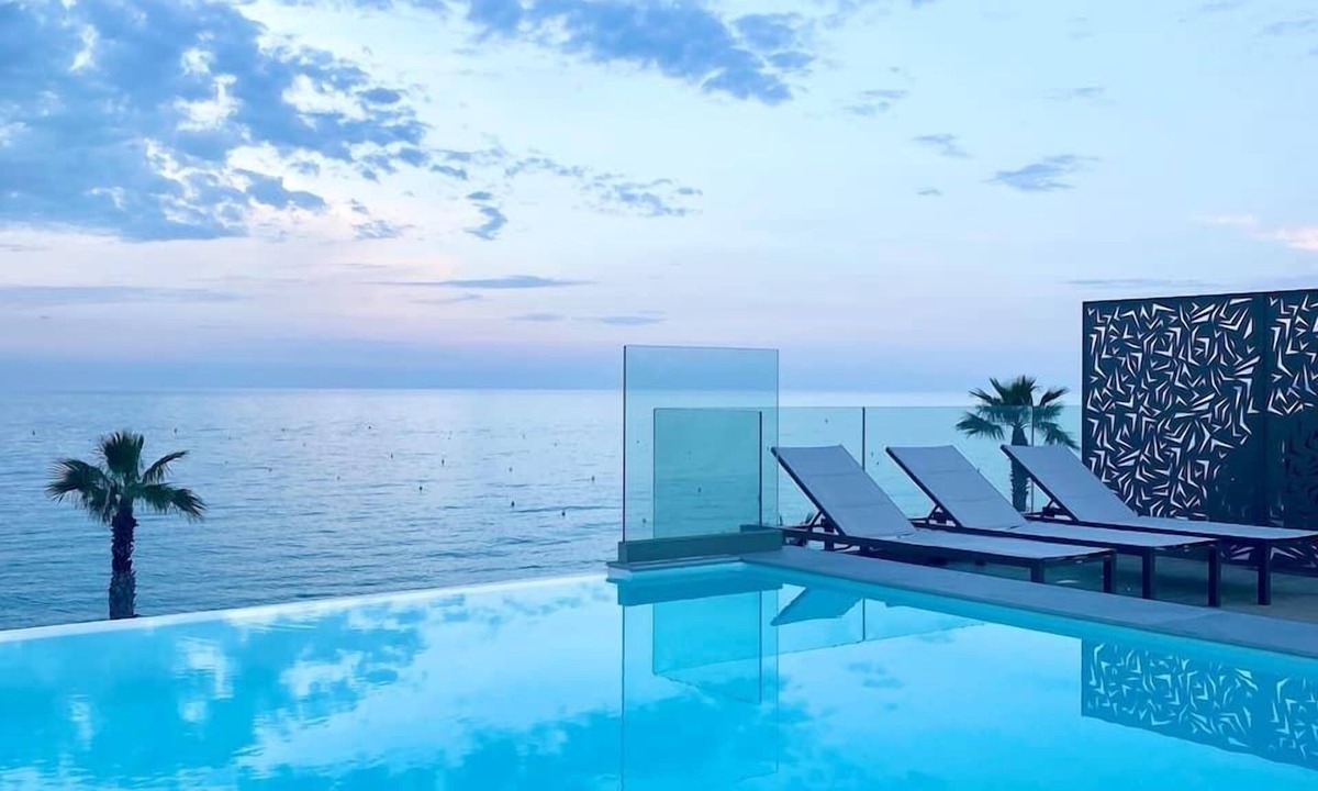 Villeneuve Loubet Beach Apartment | Seaside Loft with Private Rooftop 5* Listed