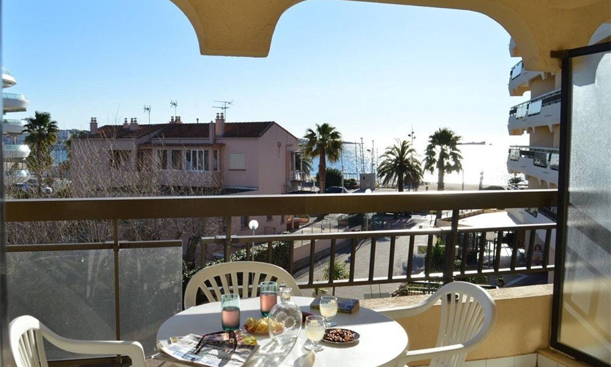 Persons | Frejus Plage