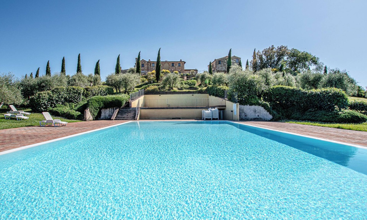 Asciano Apartment | Short Rentals Siena-Le Rose, apartment with pool nestled in the Crete Senesi