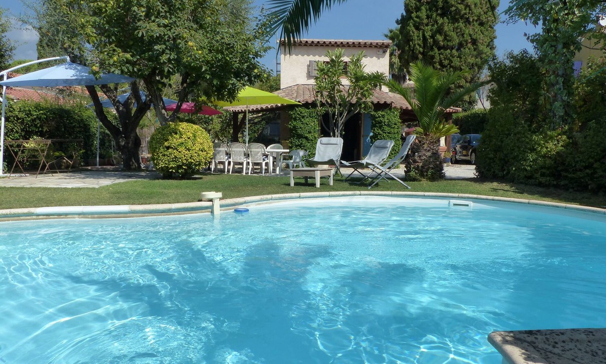 La Colle-sur-Loup House | Single-storey, air-conditioned house with private pool.