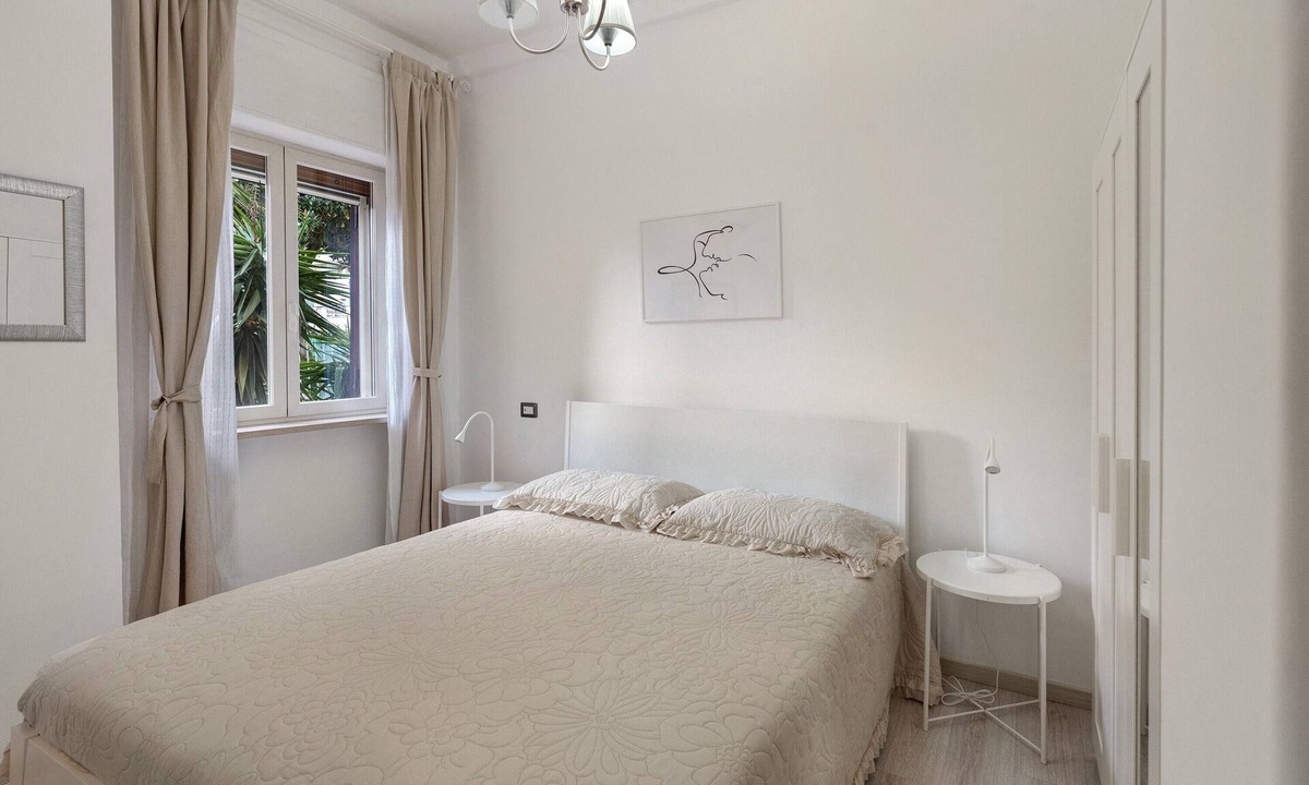 Pompei Apartment | Son Blanc Pompei Scavi Apartment with Wi-Fi and Air Conditioning