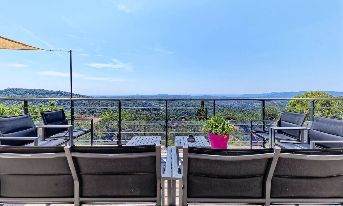 Magagnosc Villa | Spacious air-conditioned villa, heated pool and SPA, breathtaking views.