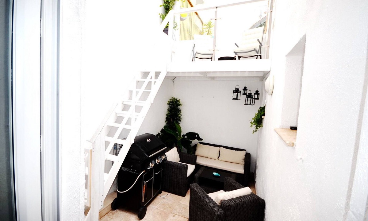 Le Piol Apartment | Spacious and Modern Apartment In Central Nice