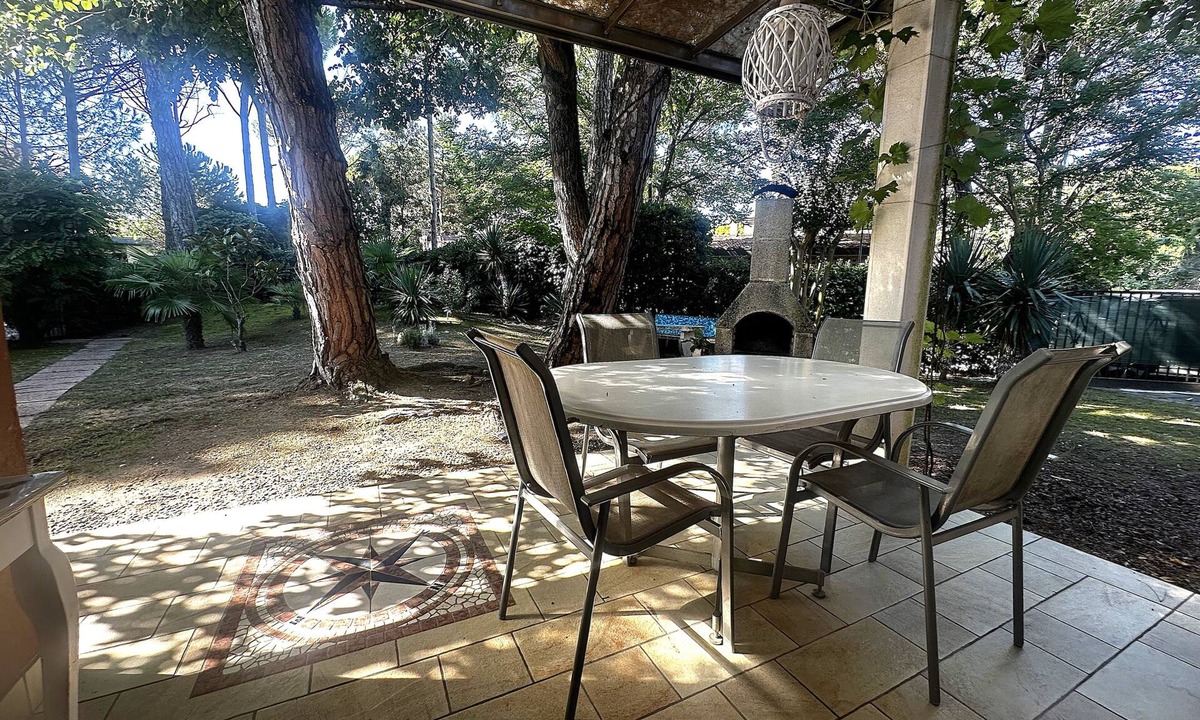 Bibione Pineda Villa | Spacious villa with a fenced garden in quiet area