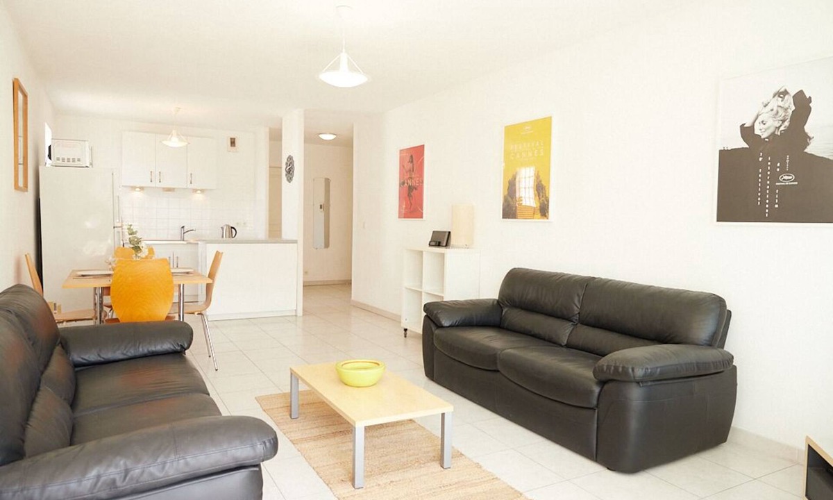 Antibes Old Town Apartment | SPECIAL OFFER! Center Old Antibes. €1995 4 Weeks Oct-Apr. +VRBO Fees & Taxes