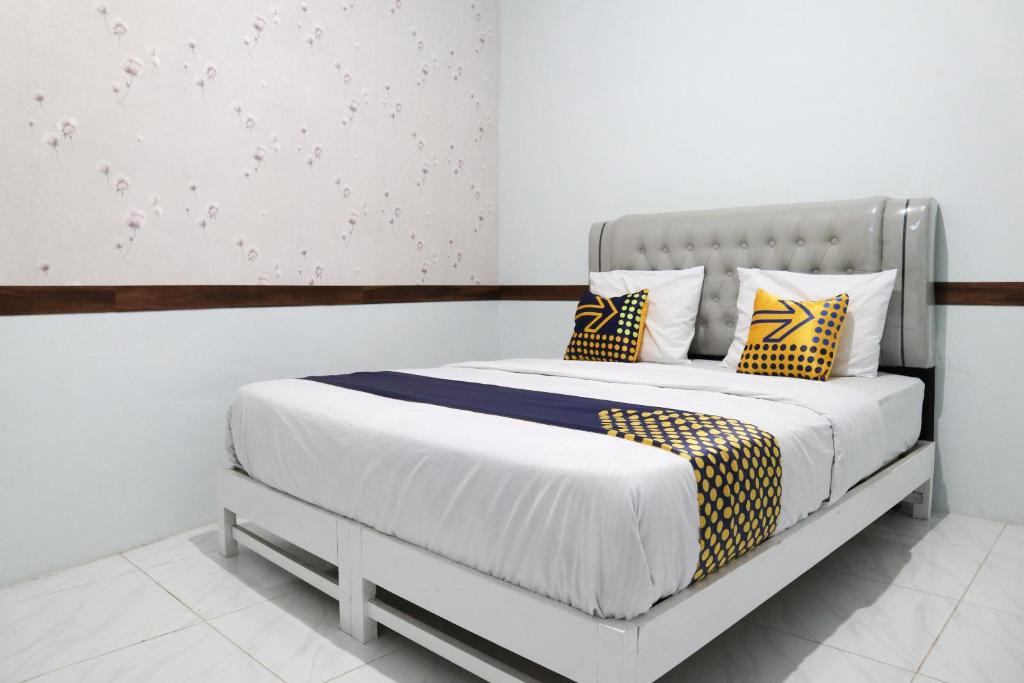 Padang Hotel | SPOT ON 1944 Inezdior