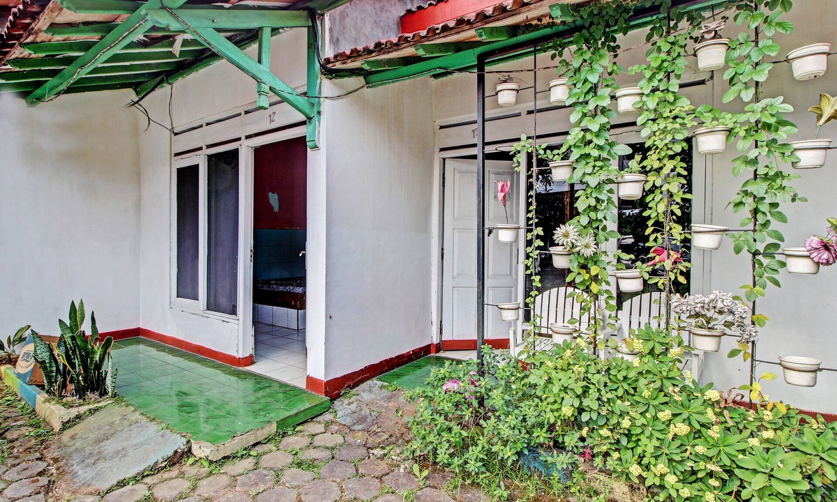 Ambarawa Hotel | SPOT ON 92791 4 Saudara Hotel