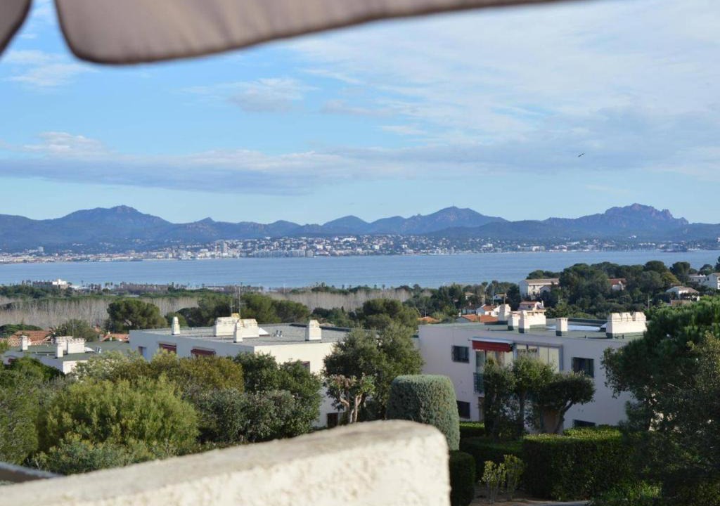 Saint-Aygulf Apartment | St-Aygulf : Mezzanine 4 pers, terrasse, parking, lave-linge, animaux bienvenus - FR-1-226A-13