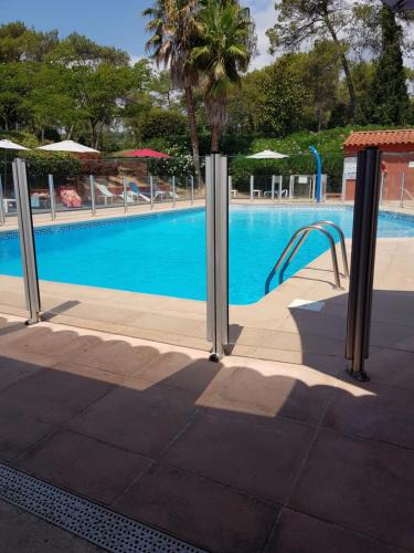 Mouans-Sartoux Apartment | Studio Albatros en RDJ avec Terrasse, Parking privé, Piscine, proche Golf St Donat