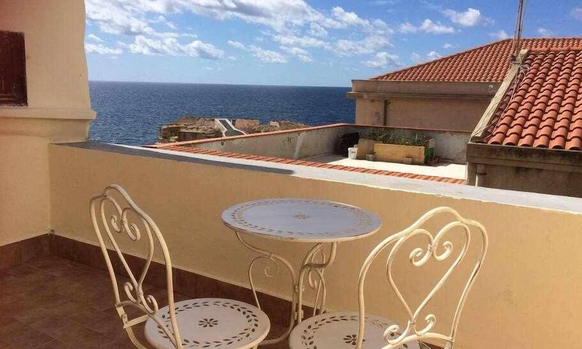 Alghero Old City Apartment | Studio apartment in the Old Town "Donzella"