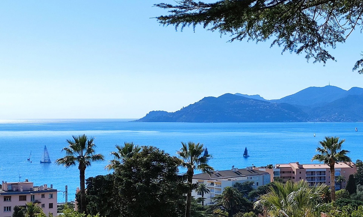 La Croix des Gardes Apartment | Studio + cabin, sea view, quiet, near beach and Palais des Festivals