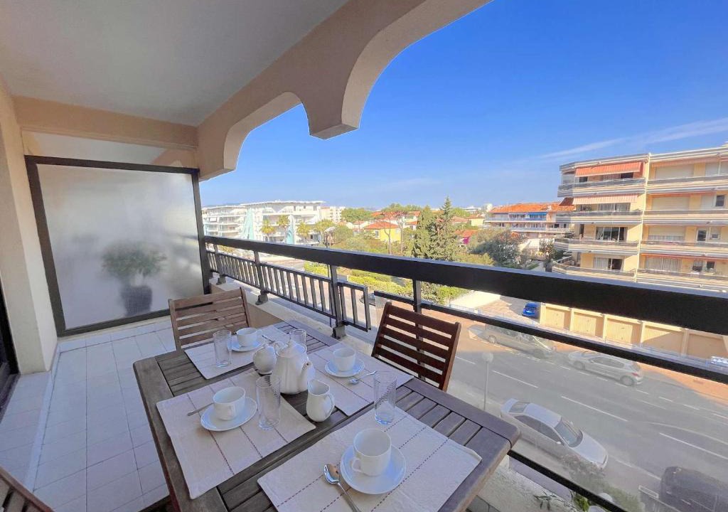 Frejus Plage Apartment | Studio cabine à 200m de Port Fréjus, plage, commerces, terrasse, 4 couchages, ménage inclus - FR-1-226A-31