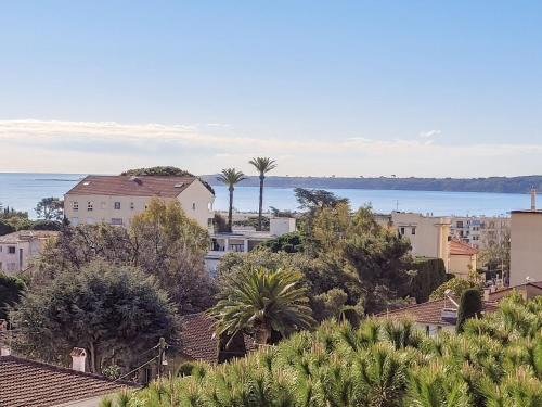 Cannes Apartment | Studio le Tivoli by Interhome