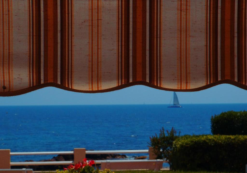 Boulouris-sur-Mer Apartment | studio pieds dans l'eau