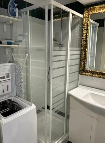 Beausoleil Apartment | Studio with access to pool