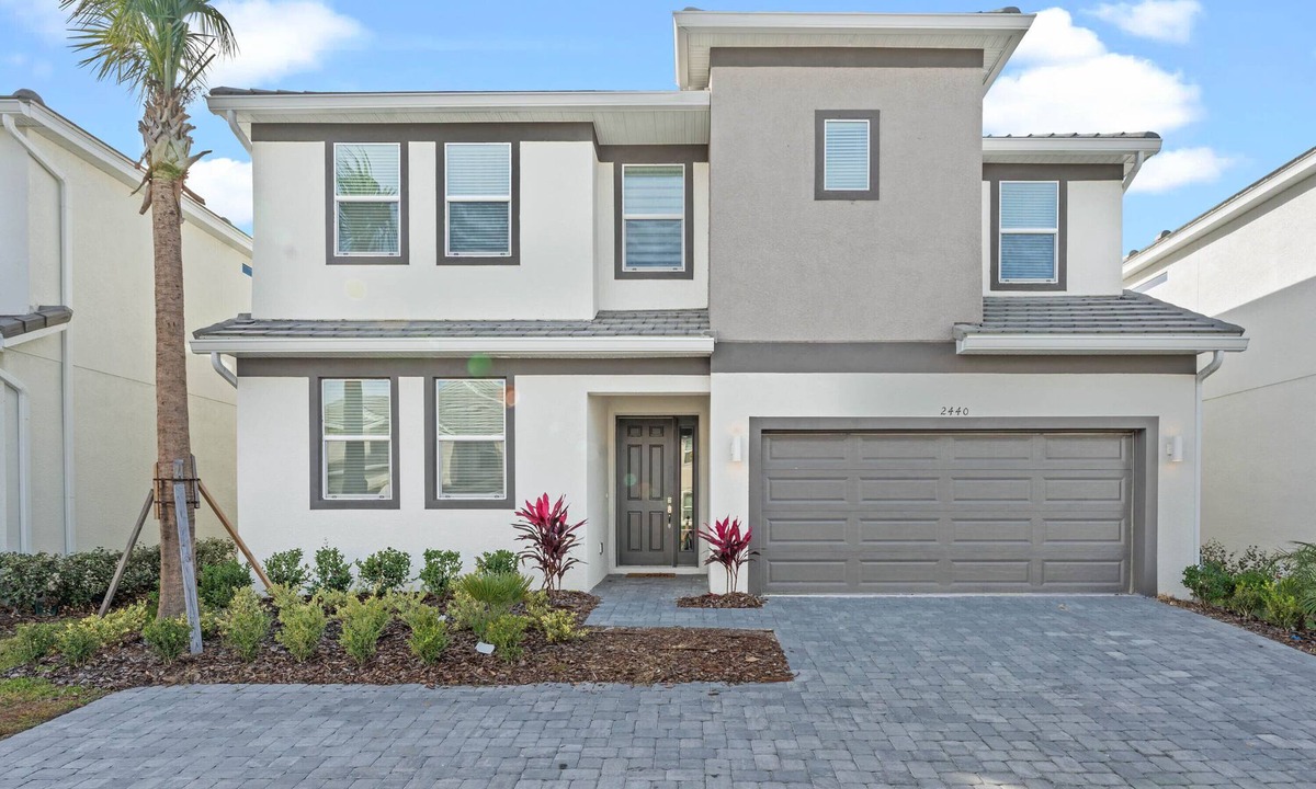 Kissimmee House | Stunning 12 Bed Pool Home with Game Room-2440RD
