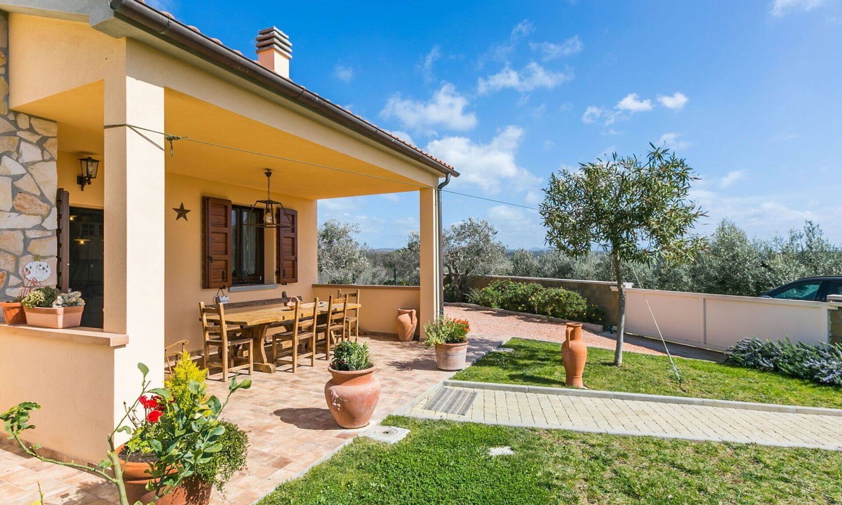 Riparbella House | Stunning private villa for 8 guests with A/C, private pool, WIFI, TV, patio and pets allowed