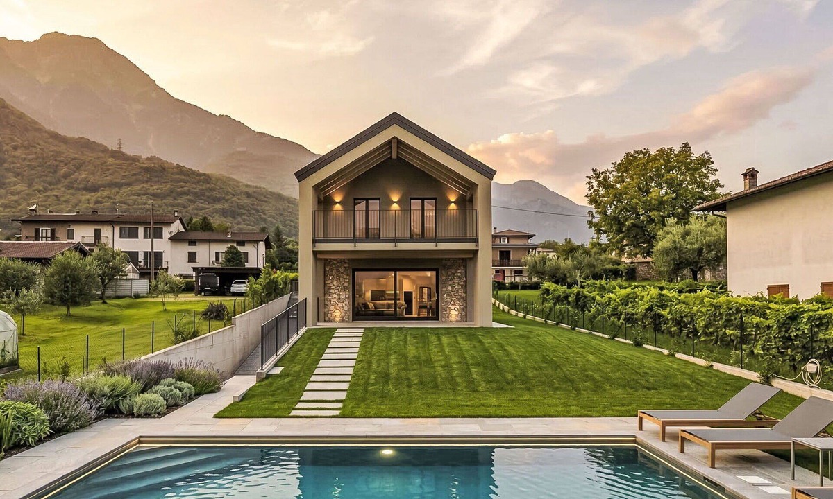 Colico Piano Villa | Stunning private villa with WIFI, A/C, private pool, TV, terrace, pets allowed and panoramic view