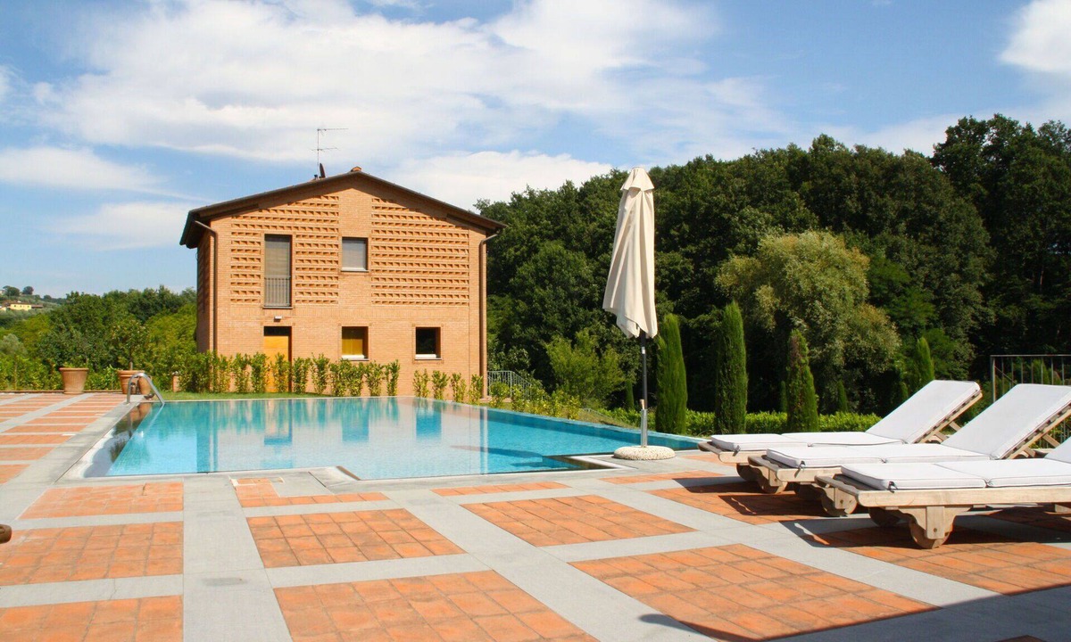 Montecarlo Villa | Stunning villa with private pool, WIFI, TV, patio, pets allowed and panoramic view, close to Lu.
