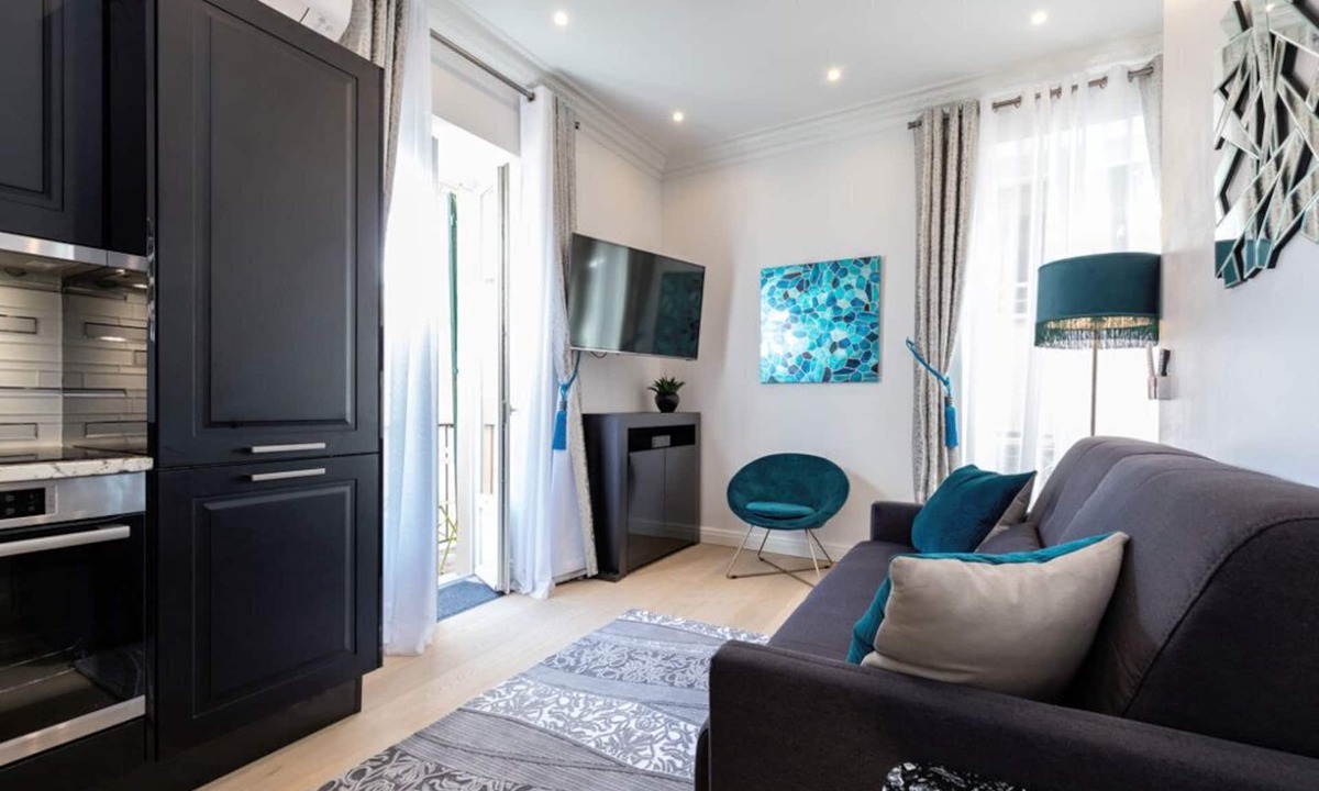 Old Town Apartment | STYLISH, 2 BALCONIES, RENOVATED ON RUE ROSSETTI OLD TOWN 2BR/2BA