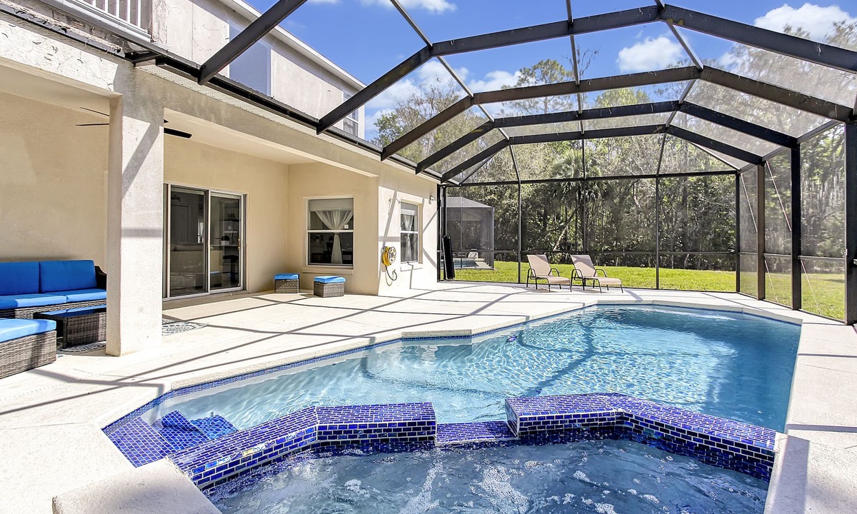 Cumbrian Lakes Villa | Stylish and Cozy Pool Home near Disney in a Gated Community
