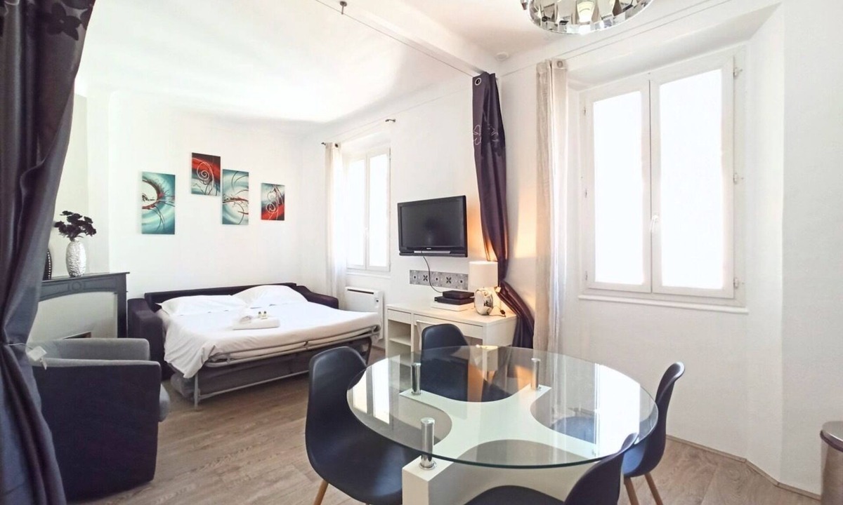 Cannes City Centre Apartment | Stylish and Modern 1 Bedroom Rue Florian