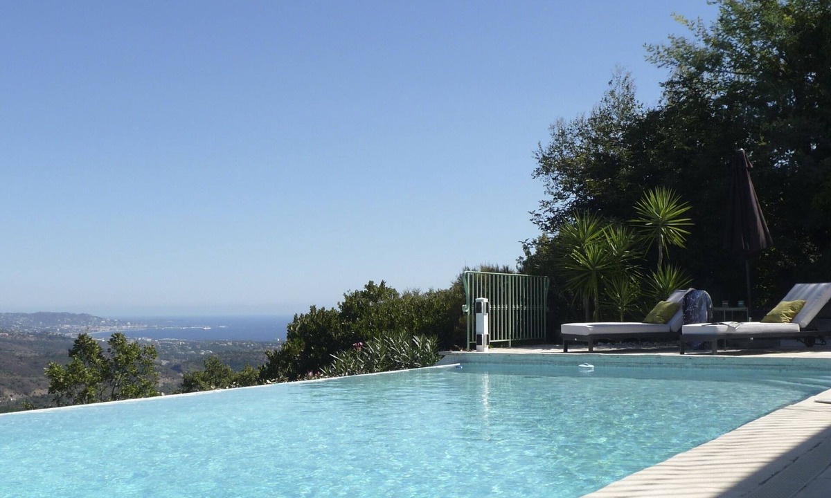 Les Adrets-de-l'Esterel Villa | Stylishly renovated villa with heated infinity pool and sea views over Cannes