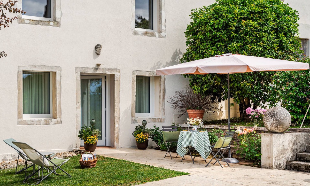 Vicenza Other | Suite-Family-Ensuite with Shower-Garden view