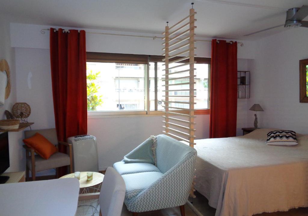 Juan-les-Pins Apartment | sun beach