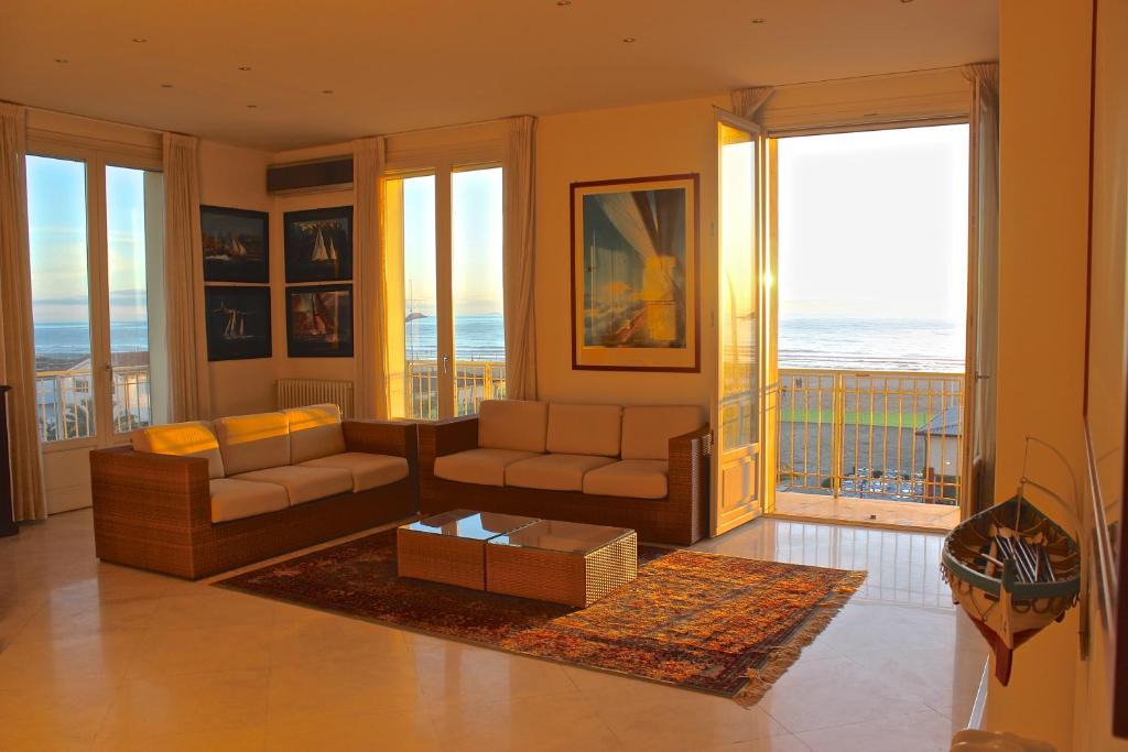 Lido di Camaiore Apartment | Super attico sul mare