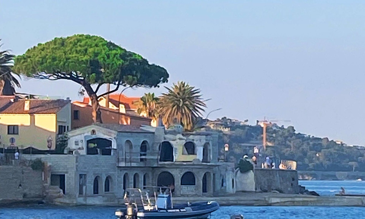 Prado - Republique Apartment | Super Cannes rental 3 * 2 to 4 pers 15 minutes walk from Center Clim Parking
