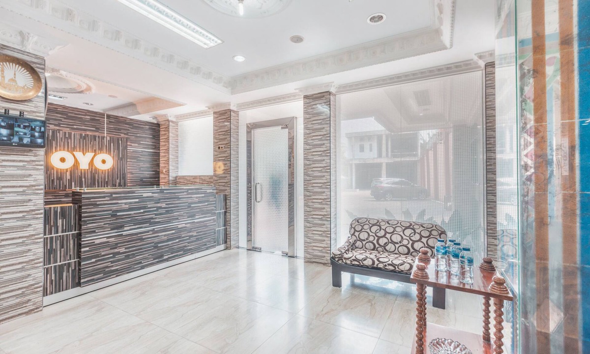 Cibinong Hotel | Super OYO 1640 Fallinda Hotel