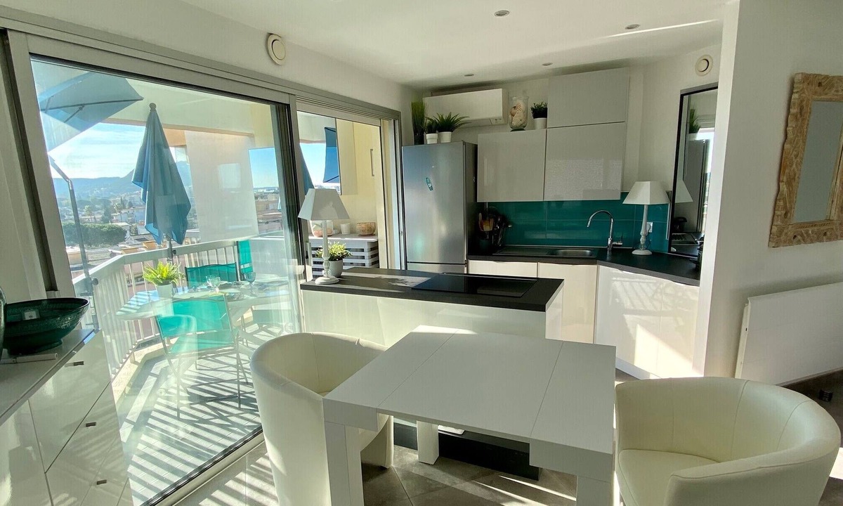 Mandelieu-La-Napoule Apartment | Superb studio close to the beach!