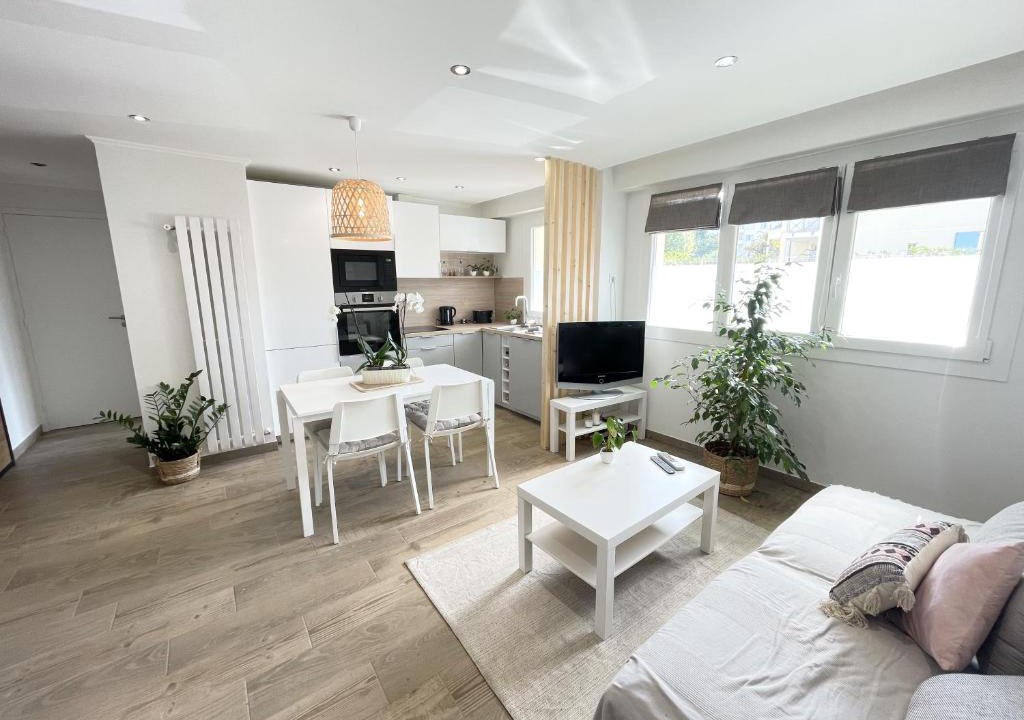 Prado - Republique Apartment | Superbe appartement 3 pièces centre de cannes pied