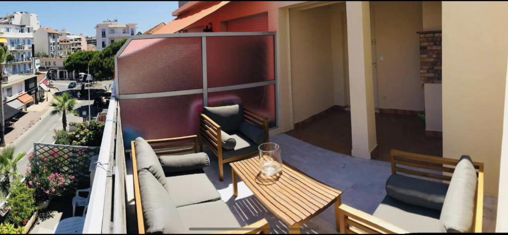Juan-les-Pins Apartment | Superbe appartement dernier étage avec 2 terrasses en plein centre