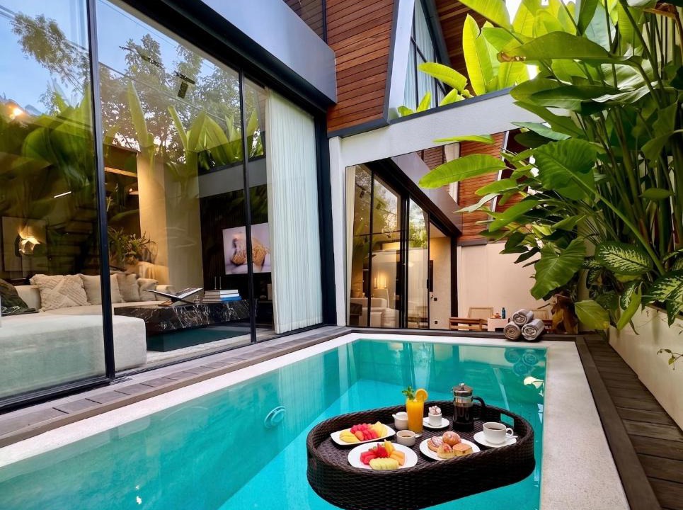 Umalas Villa | Superior Luxury Loft with Working Desk, Instagramable Pool