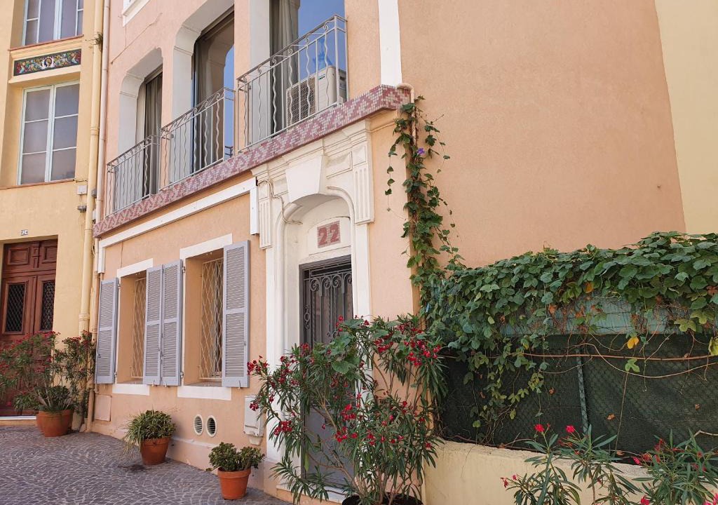 Le Suquet Apartment | Suquet 22 – 2 Pièces, Cannes Cœur Historique, Calme, Plage à 300m, Parking