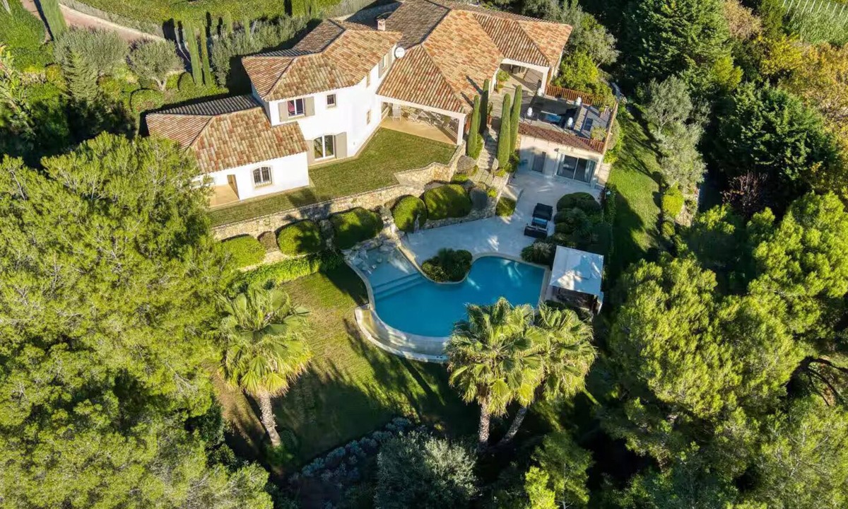 Mougins Villa | Terrific 5-bedroom villa with AC in charming Mougins
