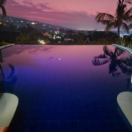 Kalibukbuk Villa | The Dharma Lovina - Mountain, Sea & Sunset View - Private Villa w Starlink - 5br