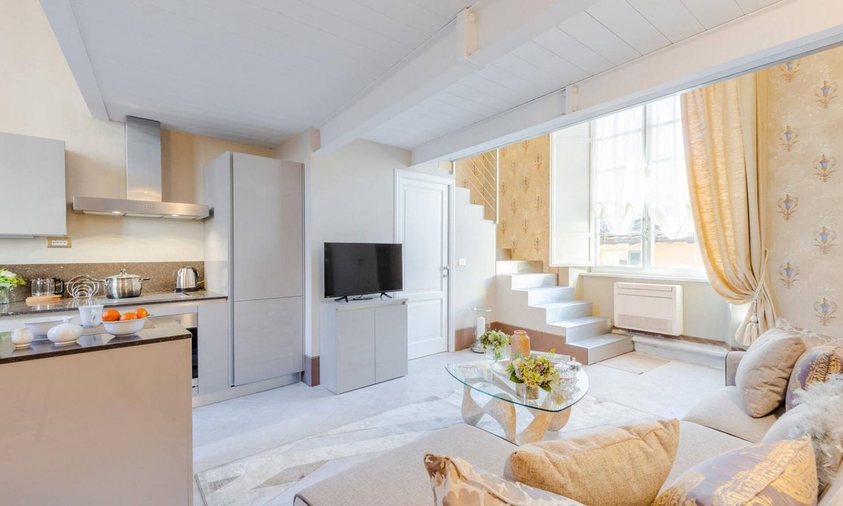Lucca Historical Center Apartment | The Duke s Room in Lucca