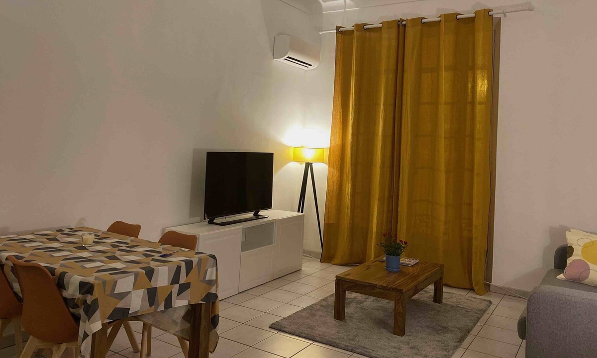 Musicians Quarter Apartment | The French Coastal Retreat by J - Central, 5 Mins. to SEA, Tram/Train + AC+Wifi