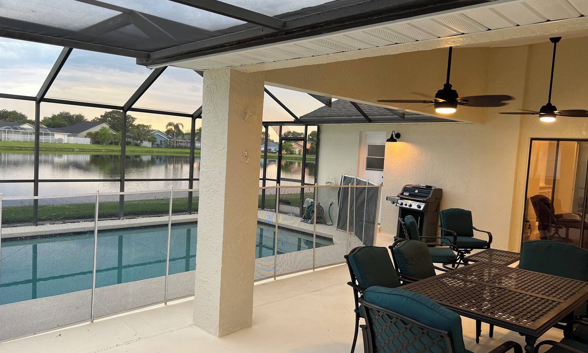 Buena Ventura Lakes House | The LakeView House - Family Friendly 4Br with Pool BBQ Grill & pet allowed