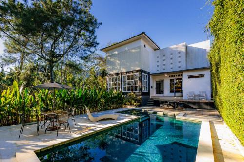 Ciloto Villa | The Lavana Signature Villa Herrera Puncak